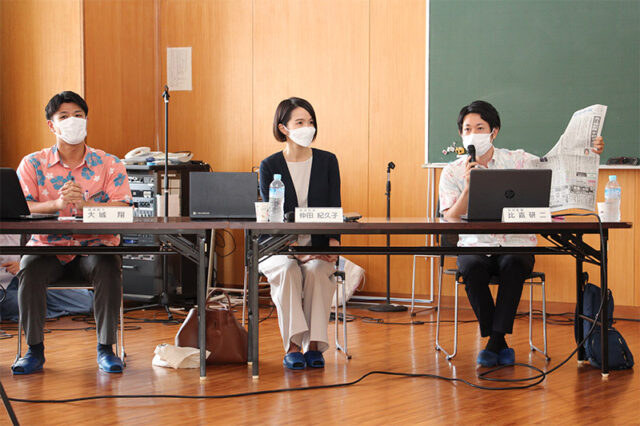 令和３年・第18回城岳講座：比嘉研二氏（５９期）は琉球新報社での取り組みについてＰＣを駆使して説明した。