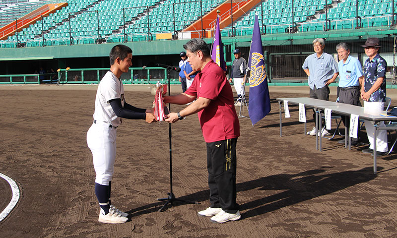 第21回 首里・那覇対抗野球大会：優勝杯返還