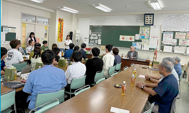 開始式にて担当者から趣旨説明し、学校長 及び 同窓会長からの挨拶