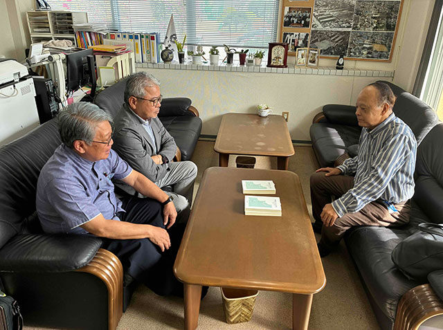 比嘉正彦副会長も交えて著作への取り組みについて熱く語る