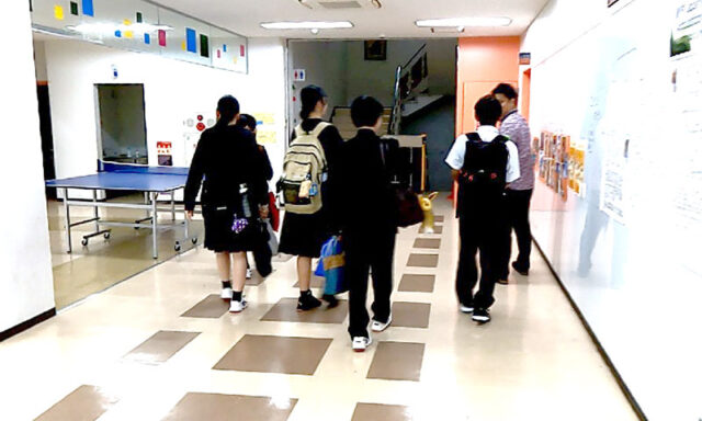 各階を案内する