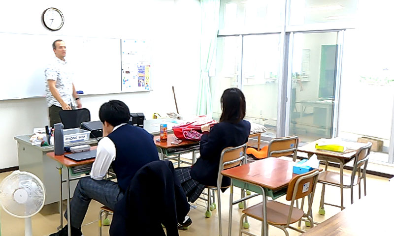 ＨＲで担任（Paul Telthorst）が自己紹介する