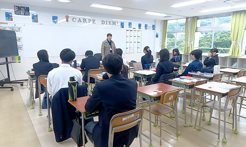 28日の４校時ハワイアンカルチャーのジーン先生と対面