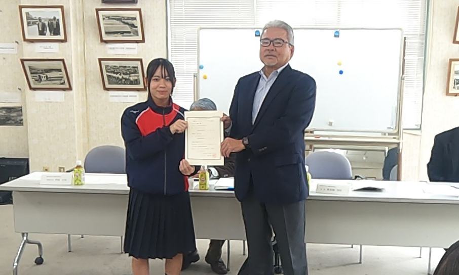 認定証の交付：新垣 琴弓