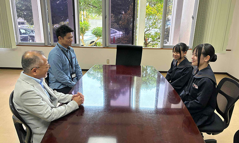 知念 理事長からは、この経験をしっかり高校生活に生かして欲しいとコメント