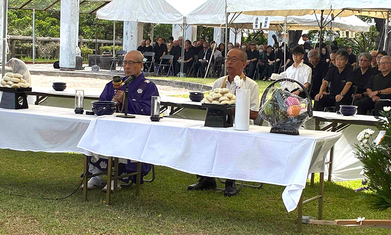 「読経」を名幸俊海 護国寺名誉住職と新居大典 武陽会理事長が行う