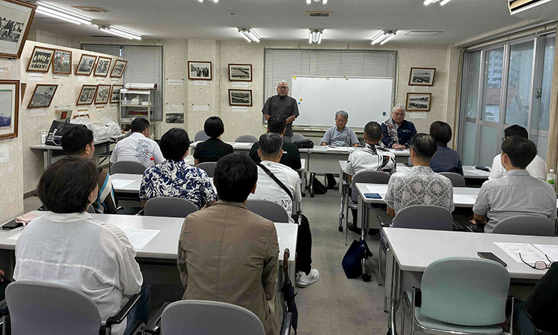 與那覇博明同窓会長の挨拶