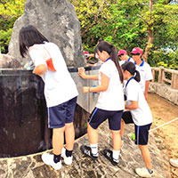 慰霊祭に向けた全体清掃（６月22日）